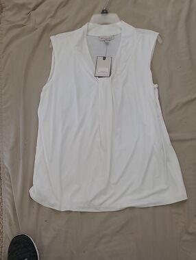 Dana Buchman White Sleeveless V-Neck Camisole